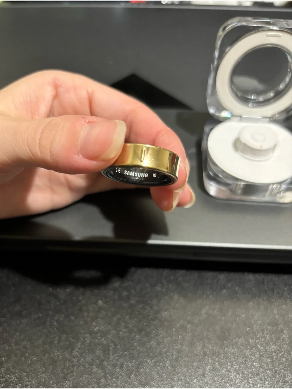 Samsung Galaxy Ring with Magnetic Wireless Charger - Size 10